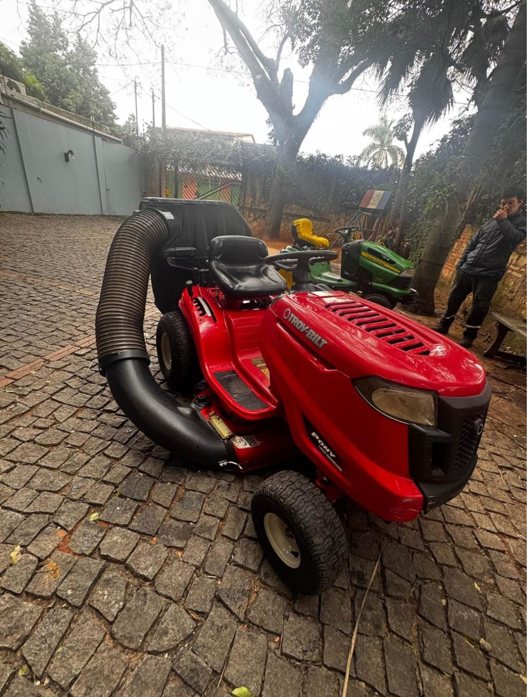 TRACTOR CORTAPASTO TROY-BILT PONY 17.50HP 42.00' CON COLECTOR