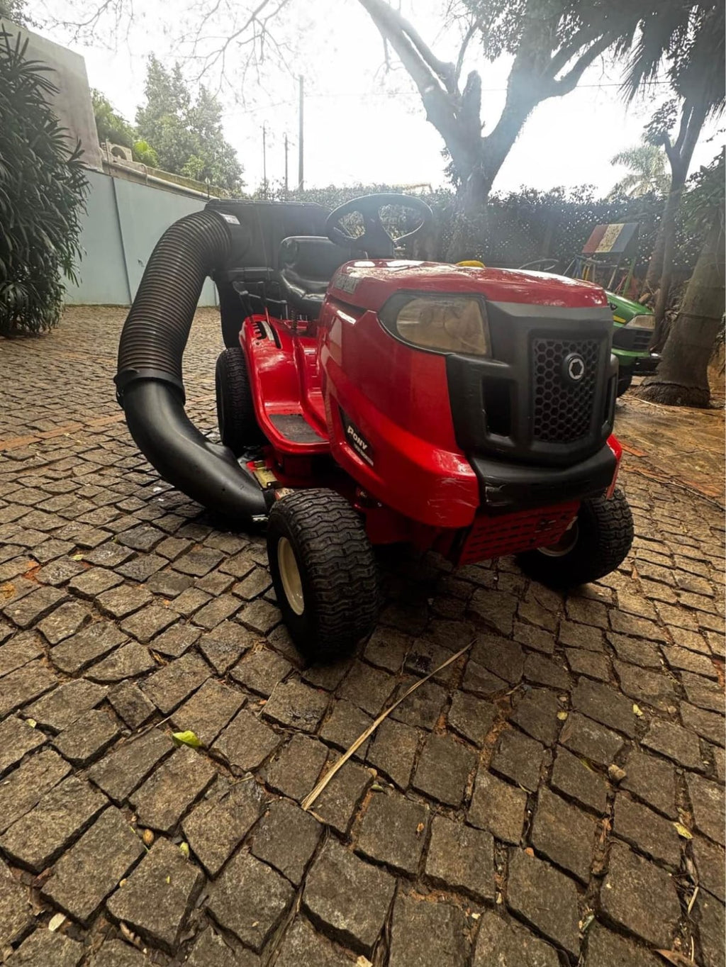 TRACTOR CORTAPASTO TROY-BILT PONY 17.50HP 42.00' CON COLECTOR