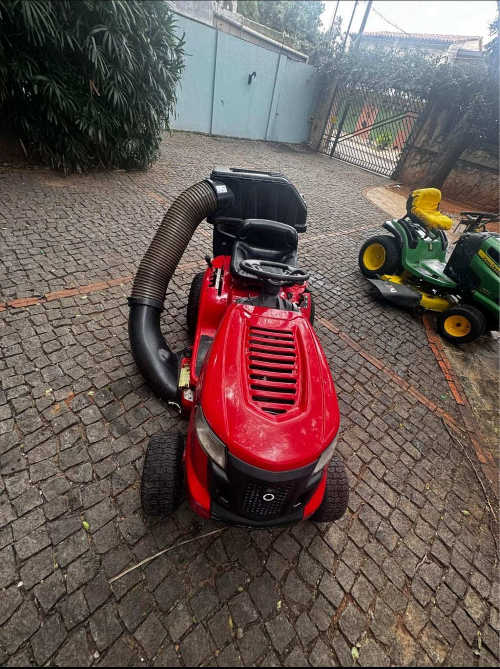 TRACTOR CORTAPASTO TROY-BILT PONY 17.50HP 42.00' CON COLECTOR